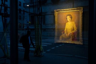AP PHOTOS: Queen as commodity, muse for artists, fans