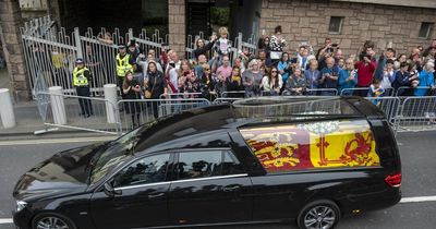 How to visit the Queen's coffin in Edinburgh from where to queue to wristbands