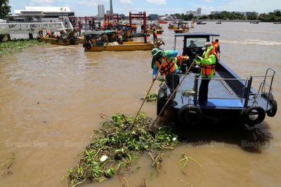 Flood warning downstream from Chao Phraya dam