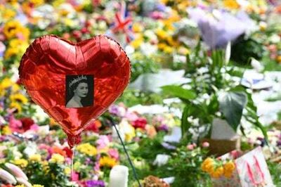 What are the rules around leaving tributes to the Queen in Green Park?