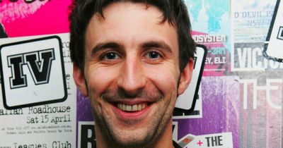 Mark Watson hosts surprise gig and buys everyone a drink as show axed over Queen's death