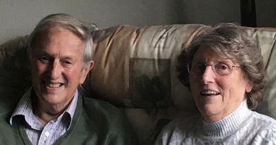 Elderly couple receive 60th anniversary card from the Queen on the day she died