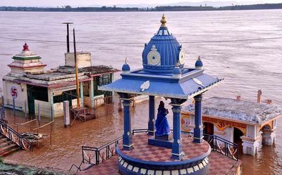 First flood warning for Godavari issued at Bhadrachalam