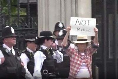 Anti-royal protester with ‘Not My King’ sign led away by police