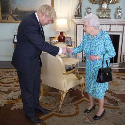 Queen ‘on it’ but clearly not well during final meeting, says Boris Johnson