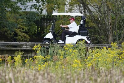 Donald Trump flies to Washington, D.C., visits Trump National Golf Club