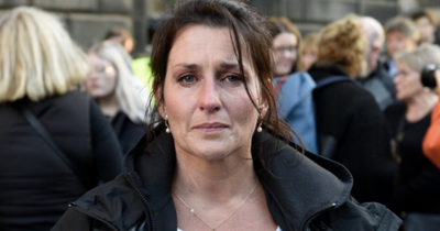 Mourners queuing to view Queen's coffin sees strangers from across the globe become friends in Edinburgh