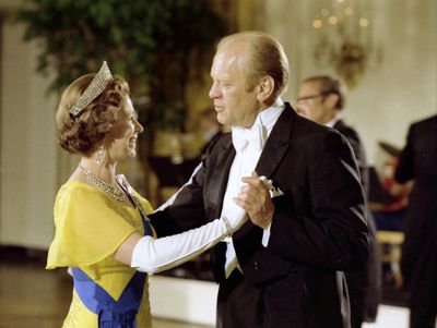 Queen Elizabeth's reign featured enchiladas with Reagan, dancing with Ford