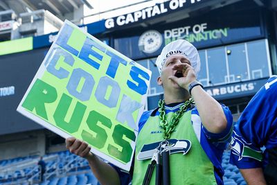 Seahawks fans give Russell Wilson a mixed reception in emotional return to Seattle