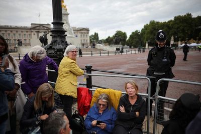 Queen funeral latest: Coffin arrives at Buckingham Palace as mourners line streets
