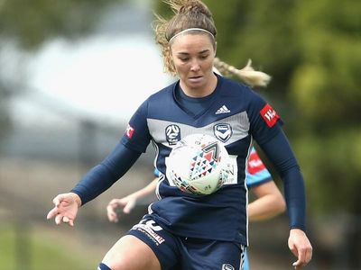 Defender McCormick returns to Reds ALW