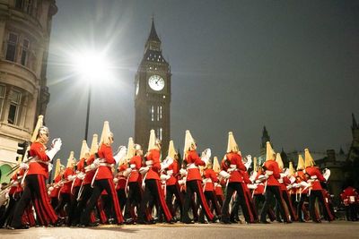 Thousands of troops stage early-morning rehearsal for Queen’s coffin procession in London - OLD