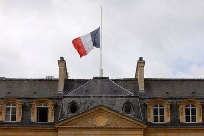 French politicians refuse to fly flags at half-mast for Queen