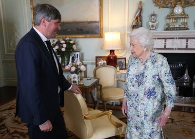 Poet Laureate Simon Armitage on ‘personal’ poem for the Queen