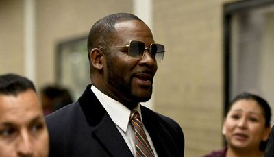 R. Kelly jurors begin to deliberate after singer’s lawyer makes final pitch