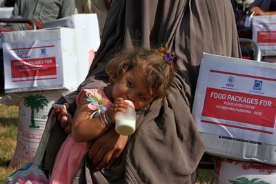 Pakistan scrambles to deliver aid as flood death toll rises