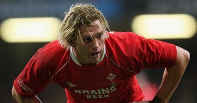 Ex-Wales star calls on pro rugby players to get brain scans as he battles dementia