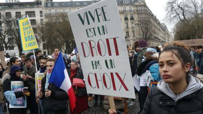 France to hold national debate on legalising euthanasia