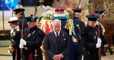 What you can and can’t bring with you to visit Queen’s coffin to see her body lie in state