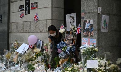 Hong Kong residents queue for hours to pay tribute to Queen Elizabeth