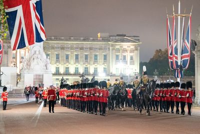 London braced for 1m mourners with ‘35-hour’ waits to see Queen’s coffin