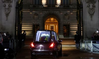 Queen makes final journey to Buckingham Palace before state funeral