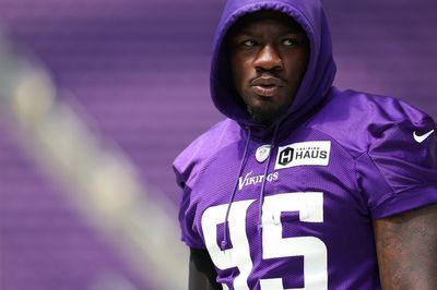 Eagles sign DE Janarius Robinson off the Vikings practice squad