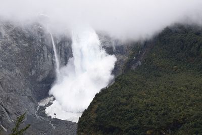 Mountain glacier in Chile's Patagonia collapses amid high temperatures