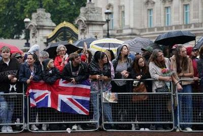 London weather forecast: Heavy rain predicted for early-morning mourners in queue for Queen lying in state
