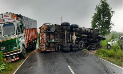 Uttar Pradesh: 3 killed, 1 injured in car-truck collision in Unnao
