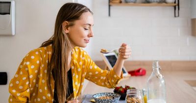 Experts bust weight loss myth about eating habit that burns more calories