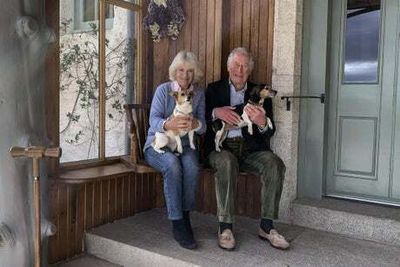 Beth and Bluebell are the new dogs of Buckingham Palace