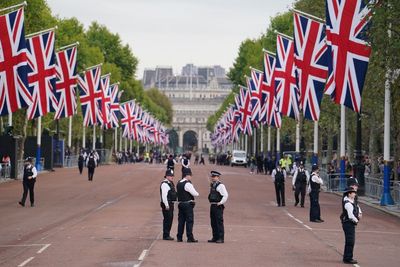 Viewing areas for procession of Queen’s coffin now full – London City Hall