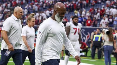 Lovie Smith Says Dameon Pierce’s Low Snap Count Was a Mistake