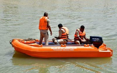 Three die, three washed away in Tungabhadra canal