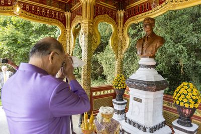 Swiss unveil bust of late Thai king Bhumibol