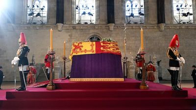 Queen Elizabeth II lies in state in Westminster Hall, mourners queue for kilometres to pay respects — as it happened