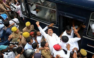 SP leaders stopped from reaching Vidhan Bhavan for protest