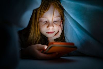 ‘Primary school children miss out on sleep as they scroll through social media’