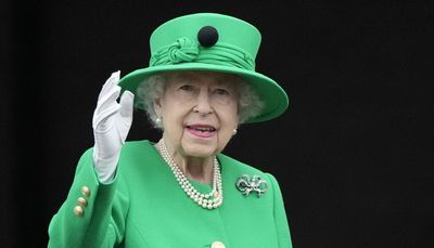 Andrew Morton biography of Queen Elizabeth II due in November