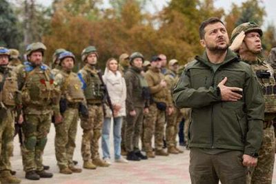 Ukraine president Volodymyr Zelensky visits retaken city of Izyum after Kyiv surge