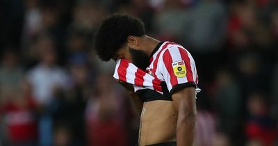 Sunderland dealt another injury blow as Ellis Simms hobbles off at Reading