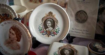 Rush to buy Royal memorabilia as Queen's reign comes to an end