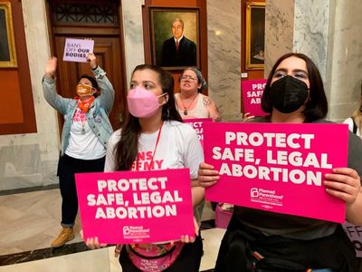 Abortion-rights group leads on fundraising for ballot issue