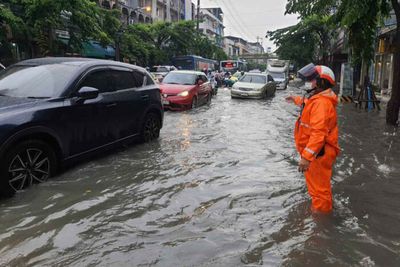 Chadchart plans 'flood highway'