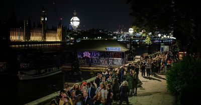 Queue to see Queen could close on Saturday night due to possible '30 hour wait'
