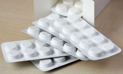 Limits on paracetamol purchases could reduce injury and death from overdoses, expert panel says