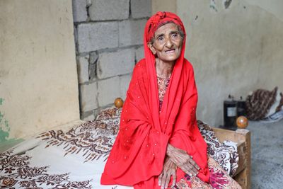 In once flourishing Aden, Yemeni matriarch recalls British queen's visit