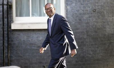 Kwasi Kwarteng planning to scrap caps on bankers’ bonuses