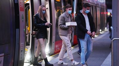 Australia's young people bouncing back after pandemic's impact on mental health — but it's not all good news